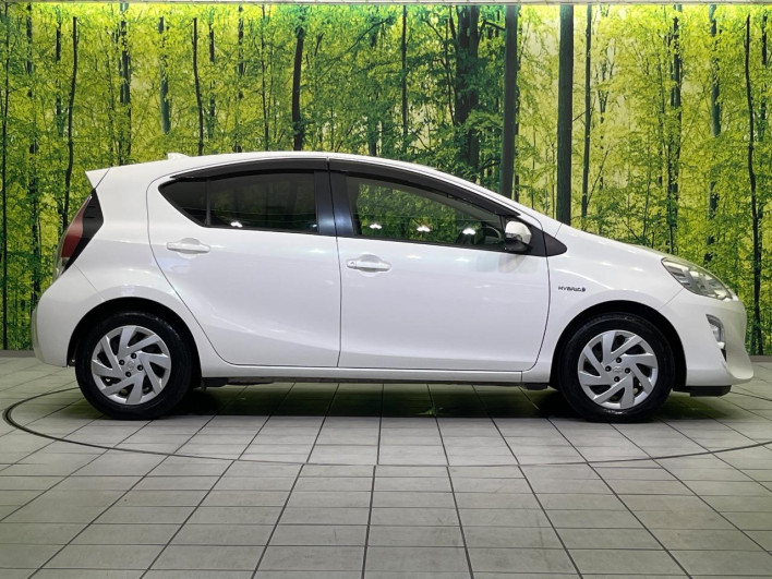 2015 Toyota Aqua DAA-NHP10 (UW-6a0a82b2354ed)[10]