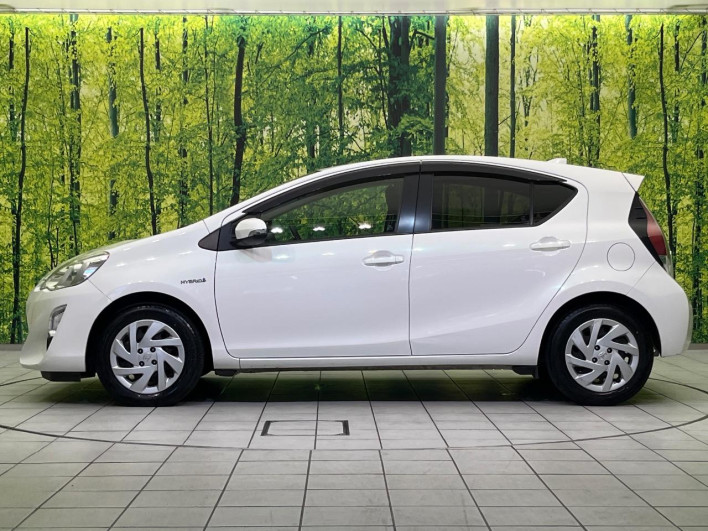 2015 Toyota Aqua DAA-NHP10 (UW-6a0a82b2354ed)[6]