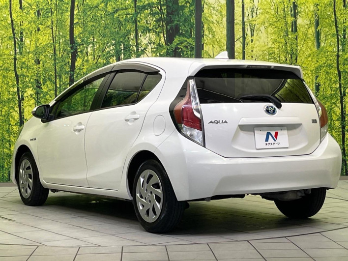 2015 Toyota Aqua DAA-NHP10 (UW-6a0a82b2354ed)[7]