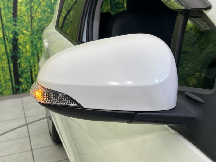 2015 Toyota Aqua DAA-NHP10 (UW-6a0a82b2354ed)[19]