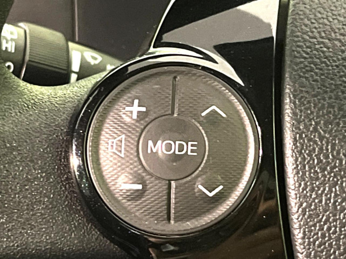 2017 Toyota Aqua DAA-NHP10 (UW-6a0a82b2e1263)[20]