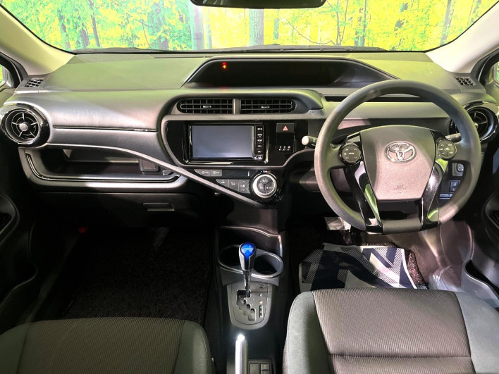 2017 Toyota Aqua DAA-NHP10 (UW-6a0a82b2e1263)[4]