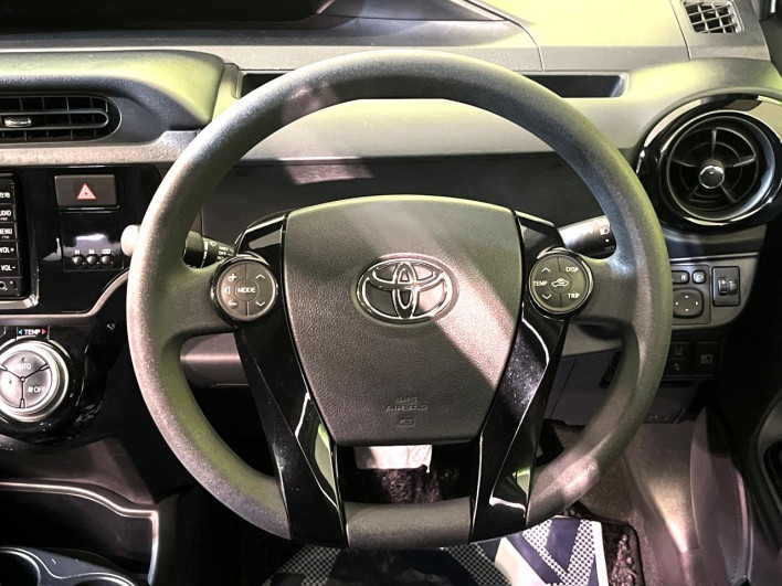 2017 Toyota Aqua DAA-NHP10 (UW-6a0a82b2e1263)[5]