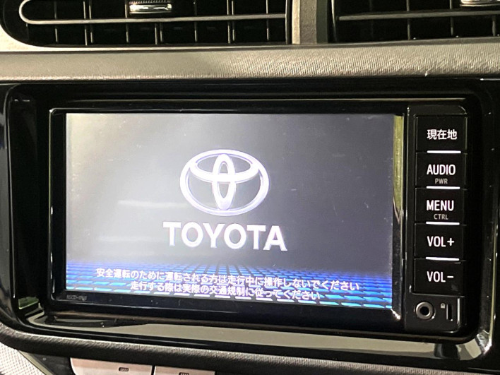 2017 Toyota Aqua DAA-NHP10 (UW-6a0a82b2e1263)[11]