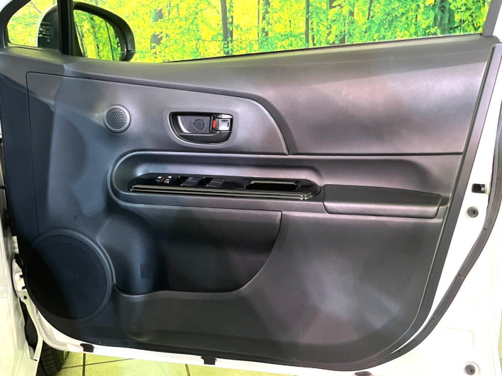 2017 Toyota Aqua DAA-NHP10 (UW-6a0a82b2e1263)[8]