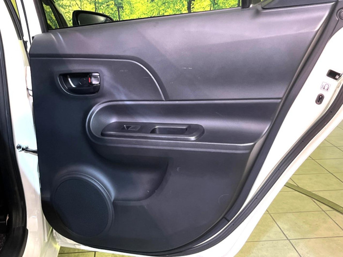 2017 Toyota Aqua DAA-NHP10 (UW-6a0a82b2e1263)[7]