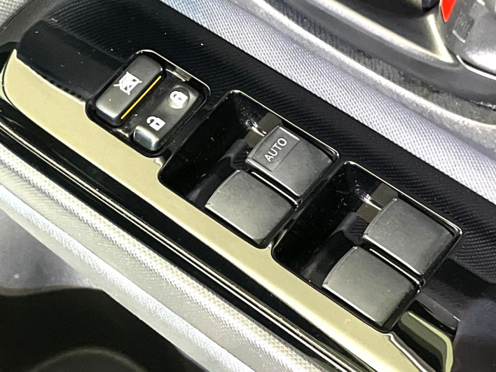 2017 Toyota Aqua DAA-NHP10 (UW-6a0a82b2e1263)[9]