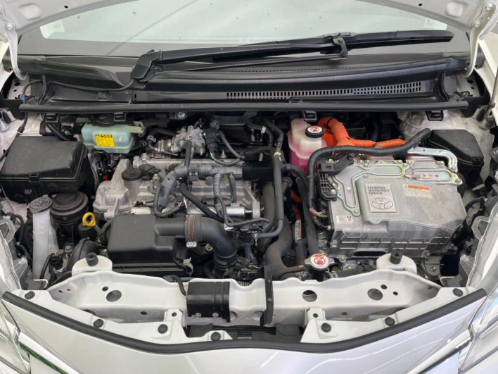 2017 Toyota Vitz DAA-NHP130 (UW-6a0a82b5b424d)[4]