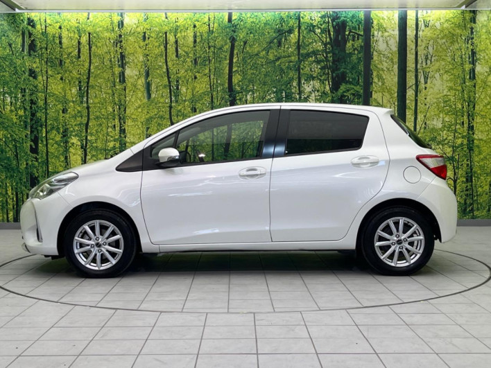 2017 Toyota Vitz DAA-NHP130 (UW-6a0a82b5b424d)[17]