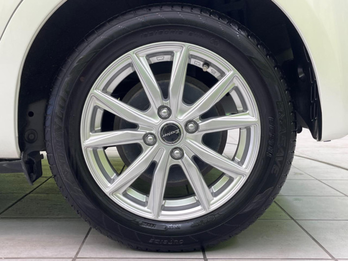 2017 Toyota Vitz DAA-NHP130 (UW-6a0a82b5b424d)[13]