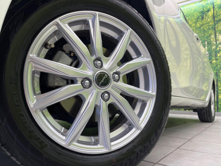 2017 Toyota Vitz DAA-NHP130 (UW-6a0a82b5b424d)[11]