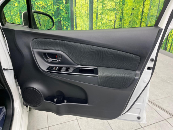 2017 Toyota Vitz DAA-NHP130 (UW-6a0a82b5b424d)[24]