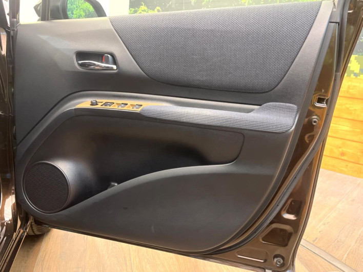 2015 Toyota Sienta DAA-NHP170G (UW-6a0a82b5d9537)[17]