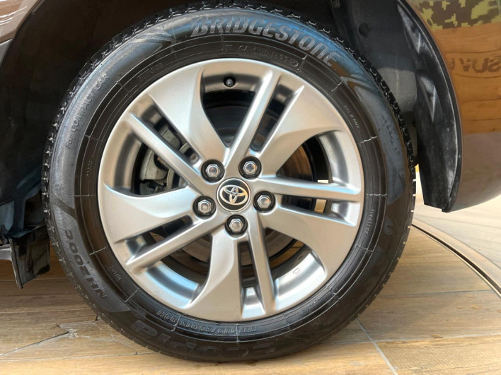 2015 Toyota Sienta DAA-NHP170G (UW-6a0a82b5d9537)[12]