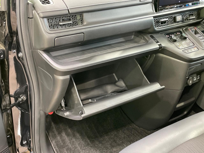 2023 Honda Step Wagon 6AA-RP8 (UW-6a0a82c0184b7)[25]
