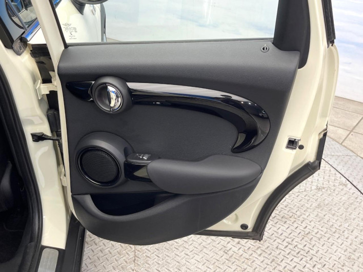 2017 Rover Mini LDA-XT20 (UW-6a0a82e40b1d5)[20]