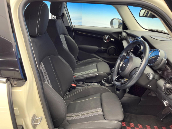 2017 Rover Mini LDA-XT20 (UW-6a0a82e40b1d5)[24]