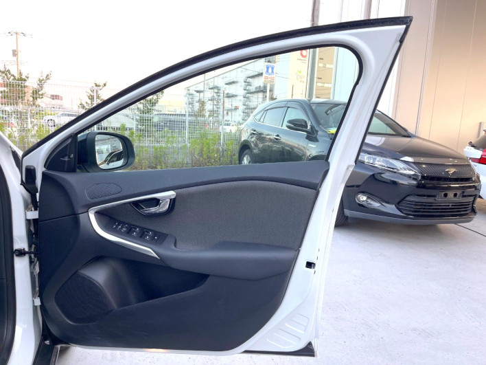 2018 Volvo V40 LDA-MD4204T (UW-6a0a82e65c814)[17]