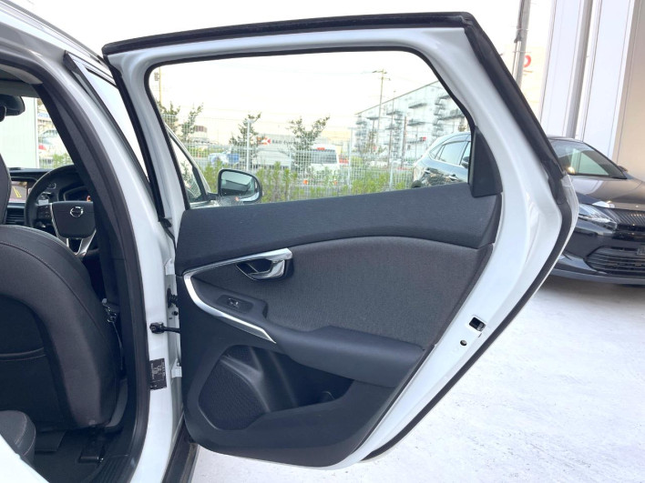 2018 Volvo V40 LDA-MD4204T (UW-6a0a82e65c814)[29]