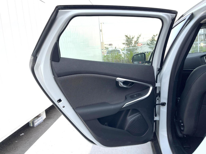 2018 Volvo V40 LDA-MD4204T (UW-6a0a82e65c814)[28]