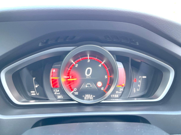 2018 Volvo V40 LDA-MD4204T (UW-6a0a82e65c814)[2]