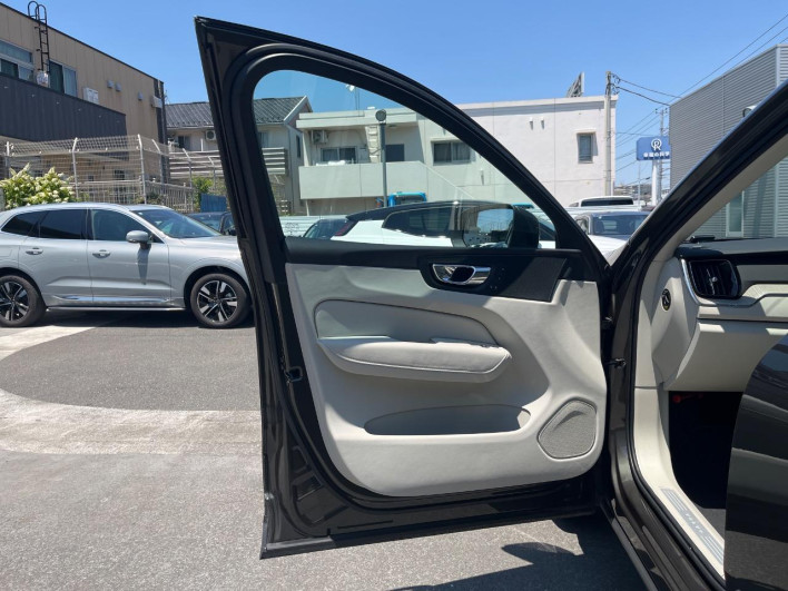 2018 Volvo XC60 DBA-UB420XC (UW-6a0a82e6a0ea7)[15]