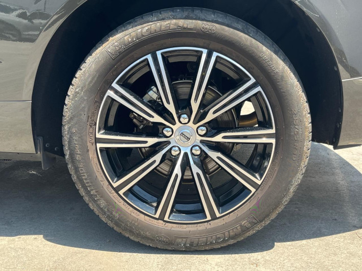 2018 Volvo XC60 DBA-UB420XC (UW-6a0a82e6a0ea7)[19]