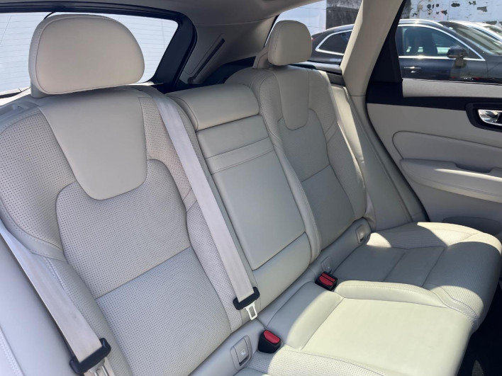 2018 Volvo XC60 DBA-UB420XC (UW-6a0a82e6a0ea7)[25]