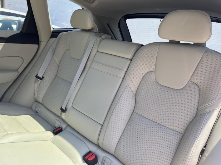 2018 Volvo XC60 DBA-UB420XC (UW-6a0a82e6a0ea7)[18]