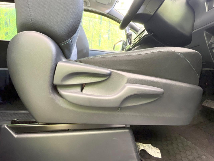 2014 Toyota Voxy DBA-ZRR80W (UW-6a0a82eb628c2)[14]