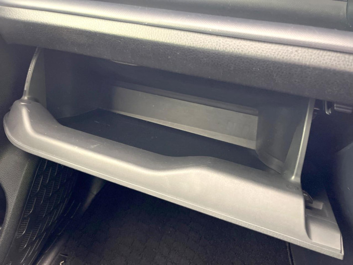 2014 Toyota Voxy DBA-ZRR80W (UW-6a0a82eb628c2)[26]