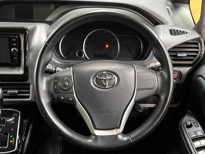 2017 Toyota Noah DBA-ZRR80W (UW-6a0a82ede2320)[22]