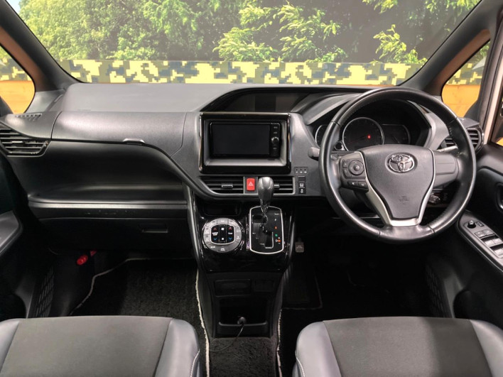 2017 Toyota Noah DBA-ZRR80W (UW-6a0a82ede2320)[21]