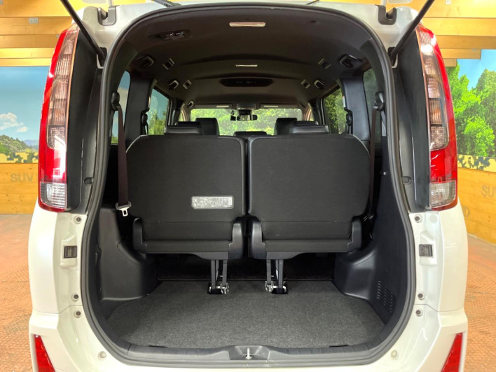 2017 Toyota Noah DBA-ZRR80W (UW-6a0a82ede2320)[13]