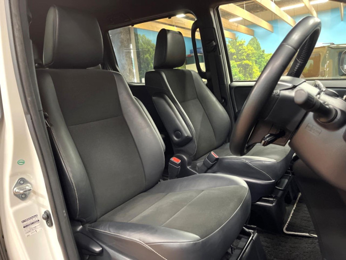 2017 Toyota Noah DBA-ZRR80W (UW-6a0a82ede2320)[15]