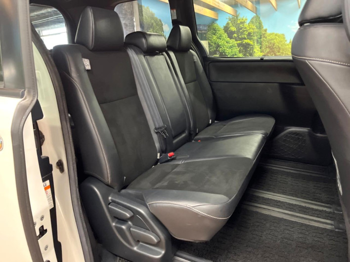 2017 Toyota Noah DBA-ZRR80W (UW-6a0a82ede2320)[17]