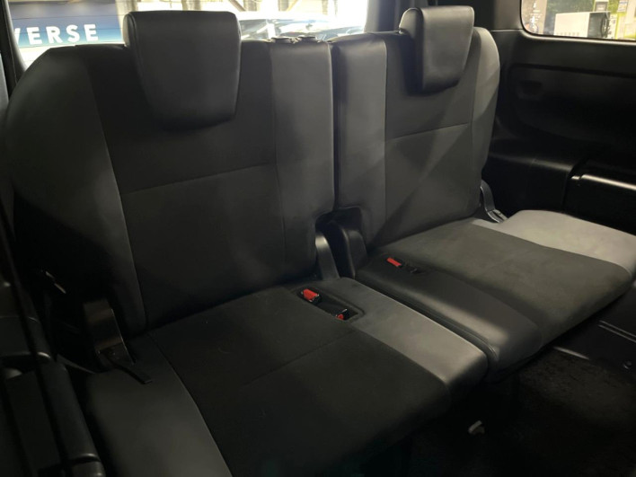 2017 Toyota Noah DBA-ZRR80W (UW-6a0a82ede2320)[18]