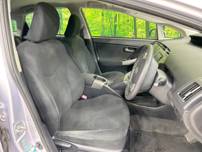 2013 Toyota Prius DAA-ZVW30 (UW-6a0a82f9a1a40)[23]
