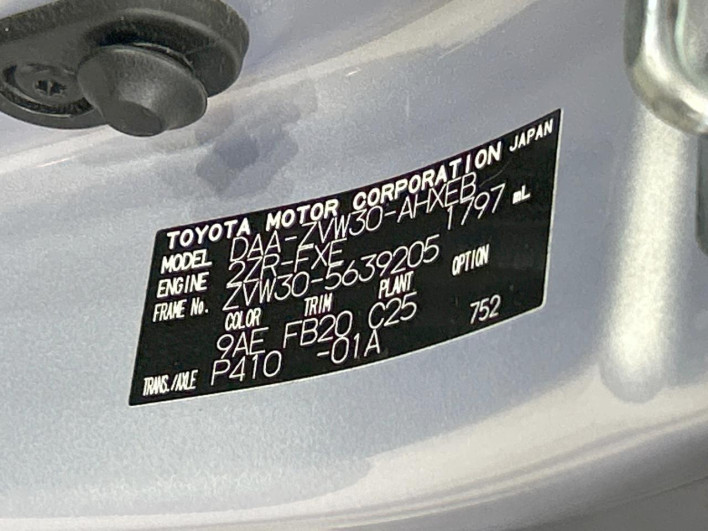 2013 Toyota Prius DAA-ZVW30 (UW-6a0a82f9a1a40)[1]