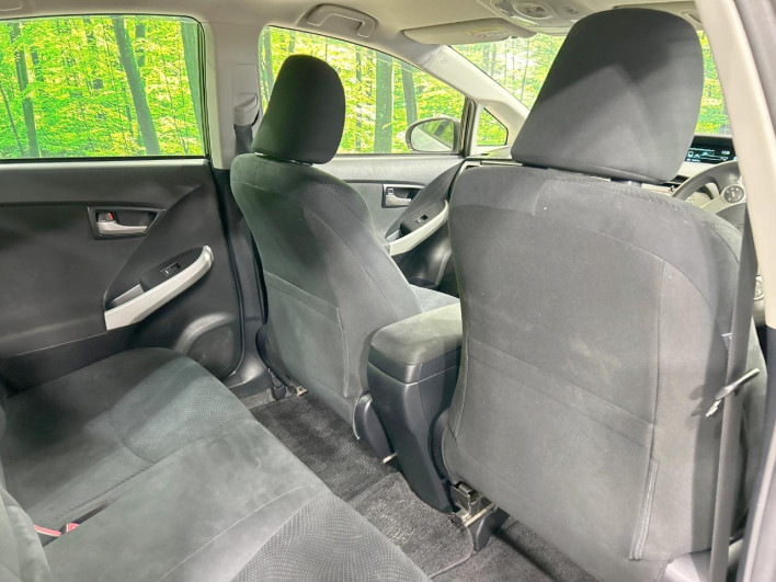 2013 Toyota Prius DAA-ZVW30 (UW-6a0a82f9a1a40)[22]