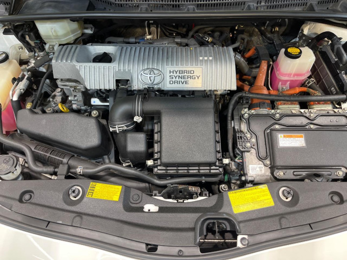 2013 Toyota Prius DAA-ZVW30 (UW-6a0a82f9c674a)[11]