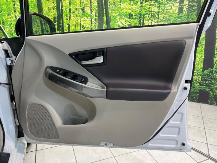 2013 Toyota Prius DAA-ZVW30 (UW-6a0a82f9c674a)[24]