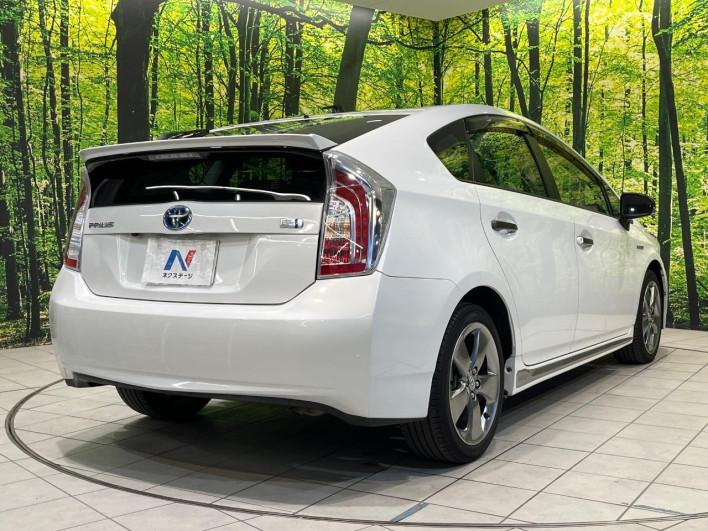 2013 Toyota Prius DAA-ZVW30 (UW-6a0a82f9c674a)[17]