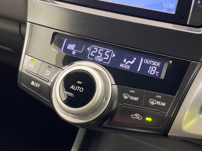 2013 Toyota Prius α DAA-ZVW40W (UW-6a0a82fa0a748)[25]