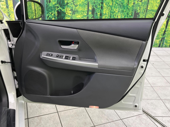 2013 Toyota Prius α DAA-ZVW40W (UW-6a0a82fa0a748)[12]