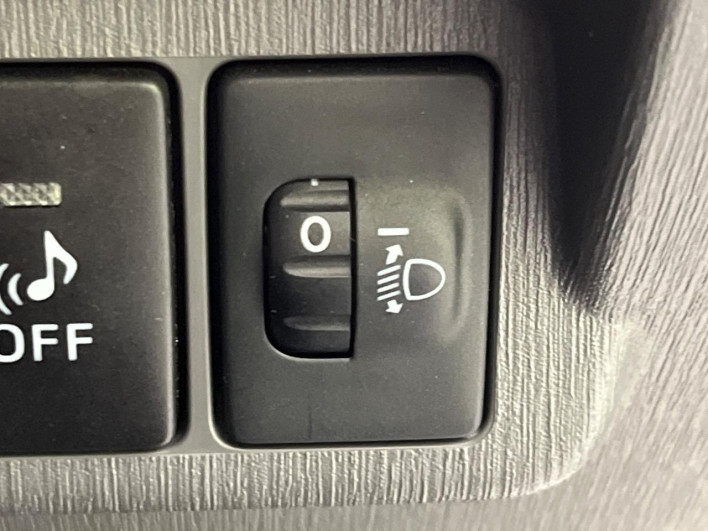 2013 Toyota Prius α DAA-ZVW40W (UW-6a0a82fa0a748)[14]