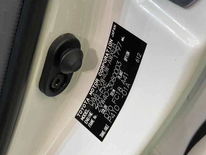 2013 Toyota Prius α DAA-ZVW40W (UW-6a0a82fa0a748)[1]