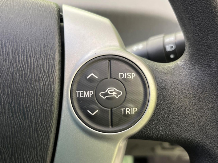 2013 Toyota Prius α DAA-ZVW41W (UW-6a0a82fb9ff43)[12]