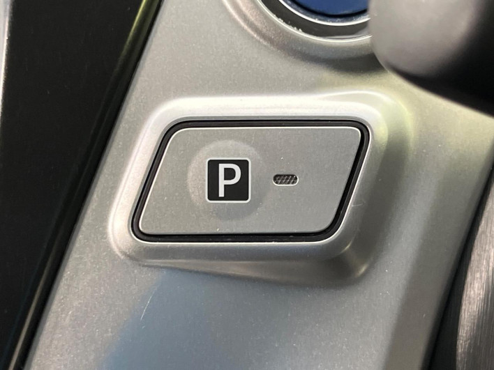 2013 Toyota Prius α DAA-ZVW41W (UW-6a0a82fb9ff43)[14]