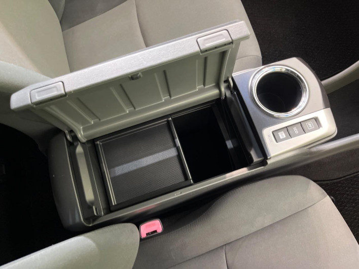 2013 Toyota Prius α DAA-ZVW41W (UW-6a0a82fb9ff43)[15]